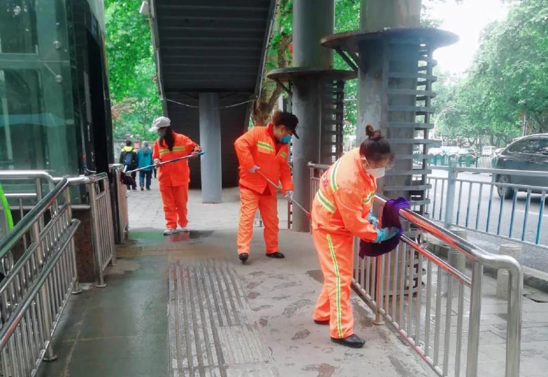 五一節前大掃除，青青草原网址為您創造整潔優美的節日環境 