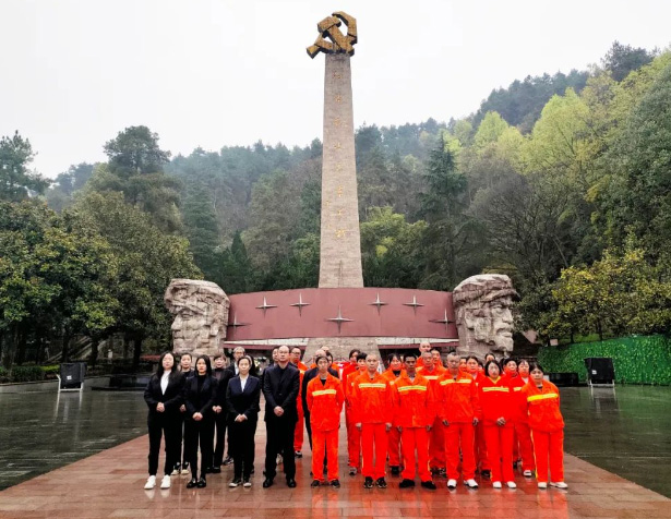 清明時節丨緬懷先烈，向英雄致敬